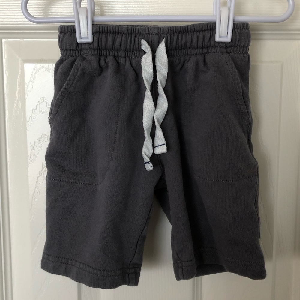 💖 Boys Carter’s Three Pocket Shorts 💖